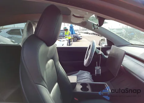 2022 Tesla Model Y Long Range Dual Motor All-Wheel Drive z USA, uszkodzony, nr VIN 7SAYGDEEXNF402355